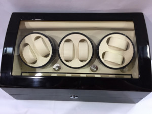 Watch winder pentru sase ceasuri si sapte locuri pentru ceasuri