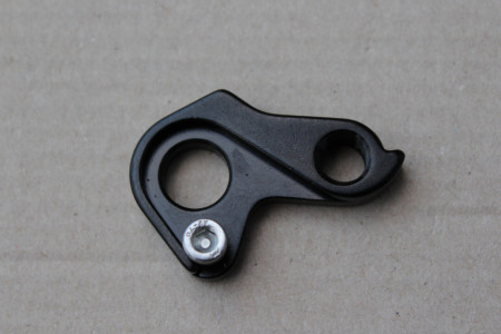 Ureche QR-004 cu surub - negru
