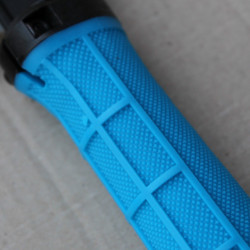 Triple 8 Pro HPA Lock-on grips by Cube - albastru