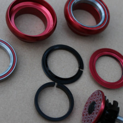 Cuveti Externi Viaron 1.1/8” Rosu
