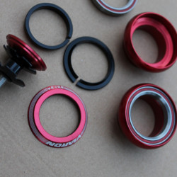 Cuveti Externi Viaron 1.1/8” Rosu