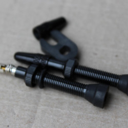 Set Valva tubeless FV 40mm Wake Pro - negru + cheie valva