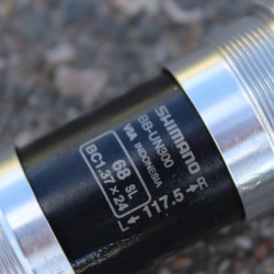 Shimano BB-UN300 monobloc rulment, ax patrat 117mm/68mm