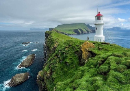 Papier peint - phare sur une petite île verte - 13020