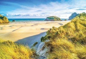Plage solitaire, sable blanc et ciel bleu - 10248