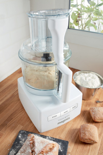 Robot multifunctional Magimix CS5200XL, 1100W, Motor profesional cu 30 ani garantie, 3 boluri (3.6L/2.6L/1.2L), Viteza automata, Fabr. in Franta, Alb