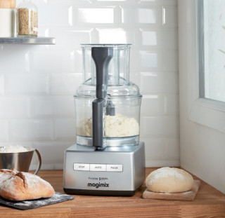 Robot multifunctional Magimix CS5200XL, 1100W, Motor profesional cu 30 ani garantie, 3 boluri (3.6L/2.6L/1.2L), Viteza automata, Fabr. in Franta, Crom, PRODUS RESIGILAT