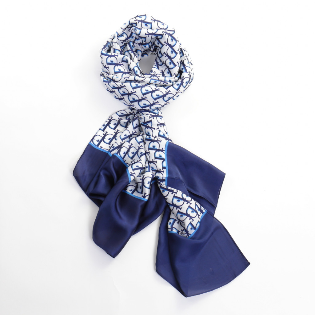 Esarfa bleumarin cu eleganta sabi