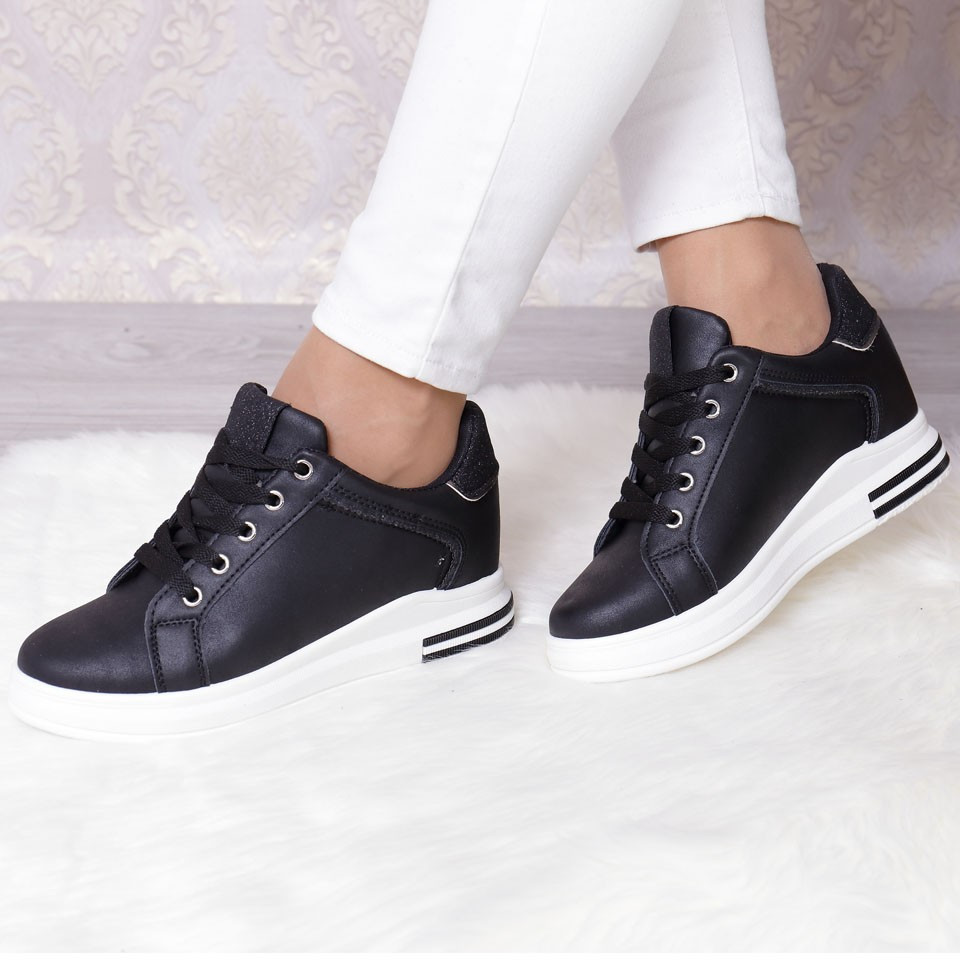 Adidasi dama aisha black