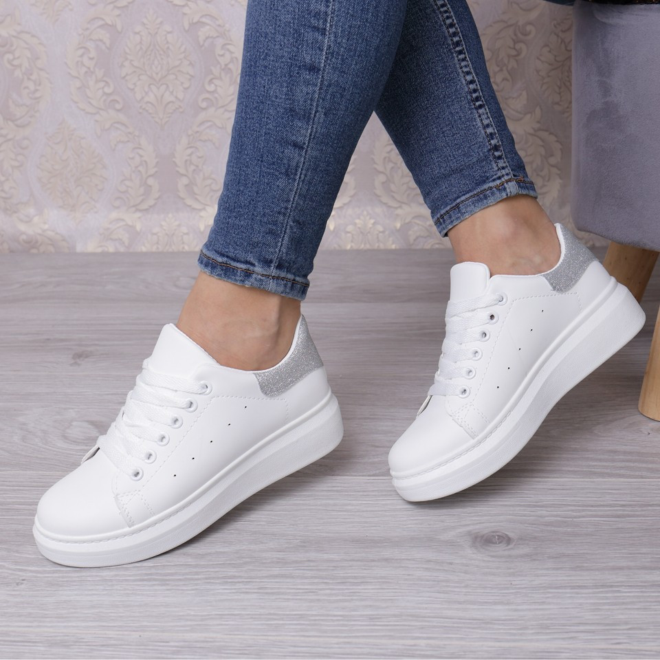 Adidasi queen white