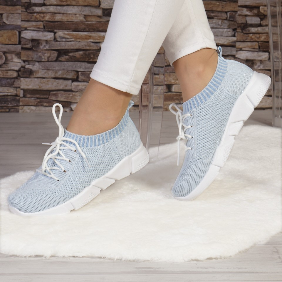 Adidasi fica blue
