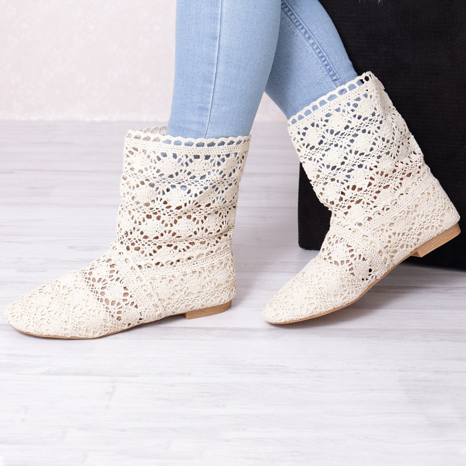 Cizme crosetate gaga beige