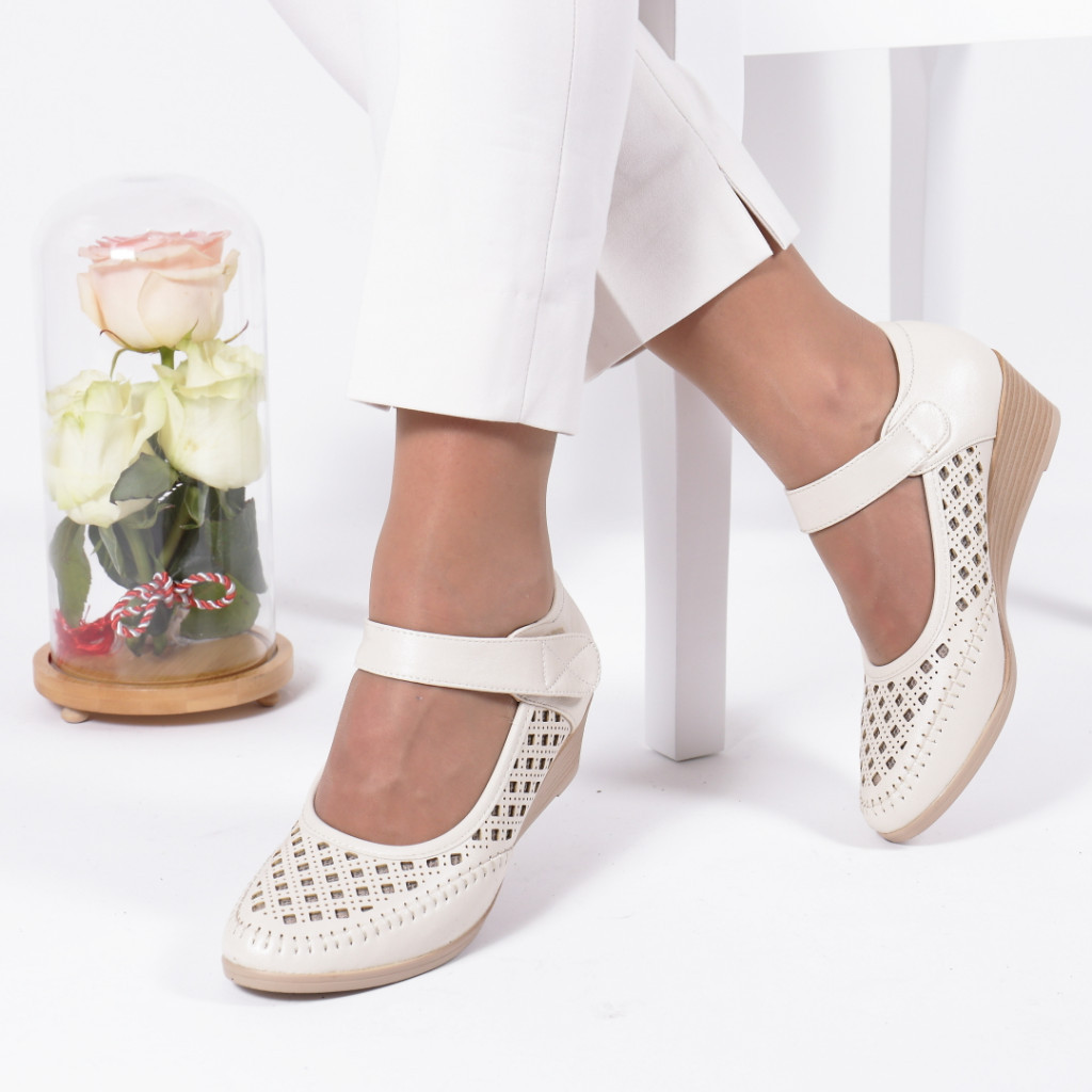 Pantofi zimara cream