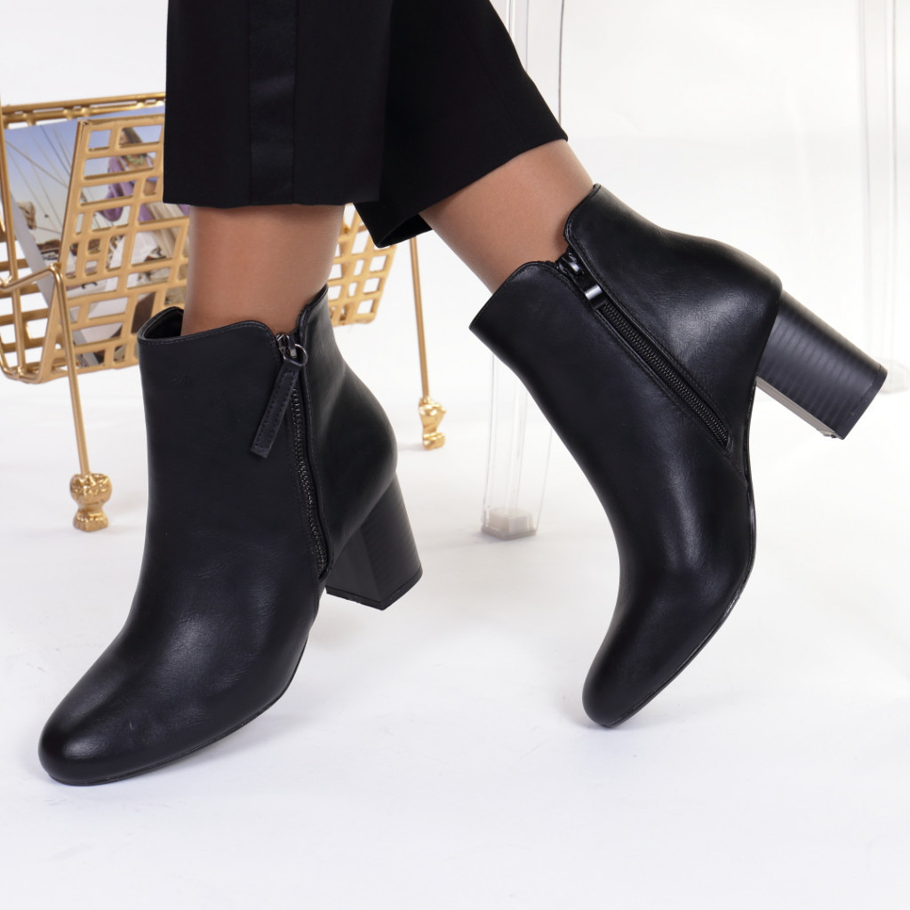 Botine negre cu varf rotund opera
