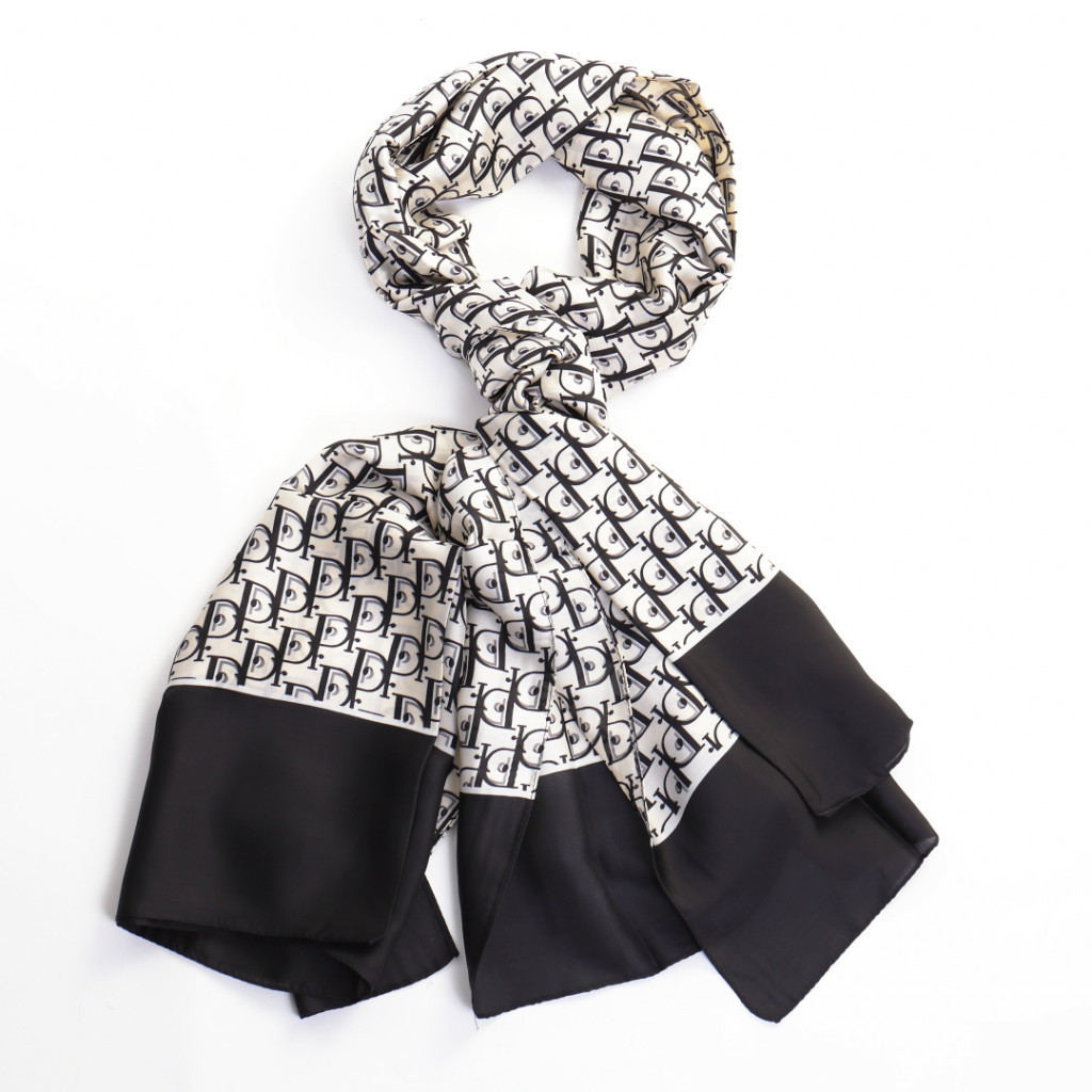 Esarfa neagra cu eleganta sabi