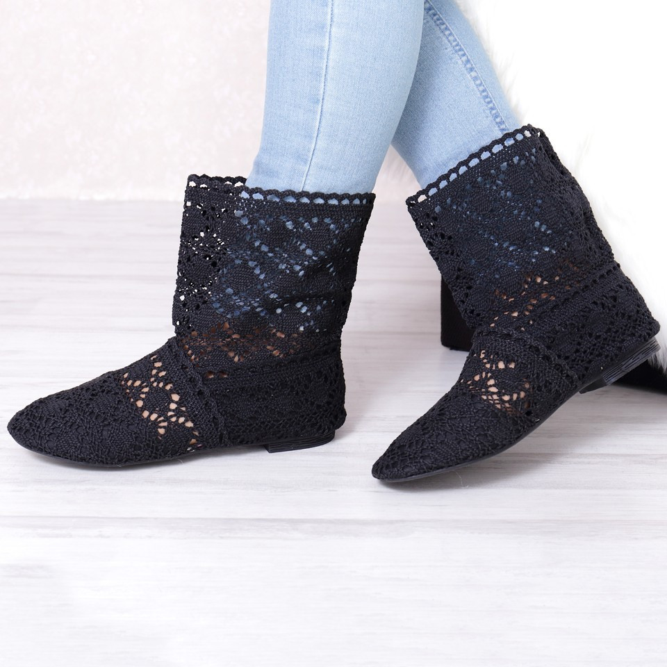 Cizme crosetate gaga black