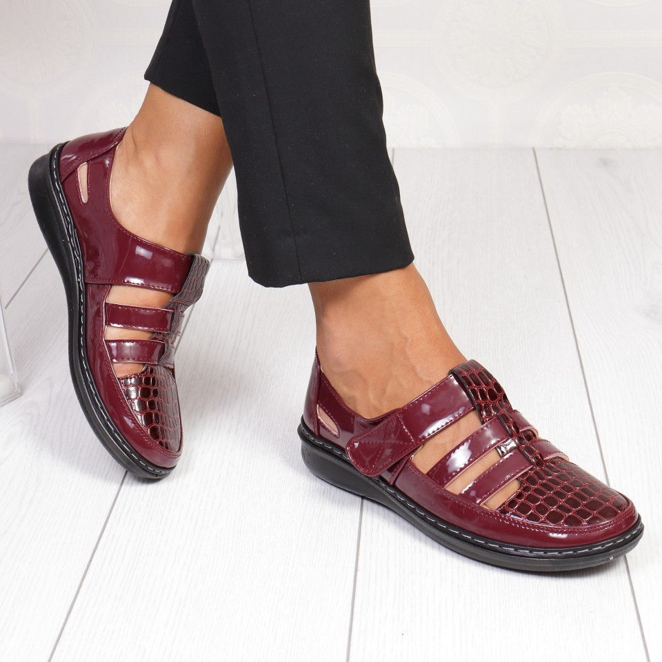 Pantofi geana bordo