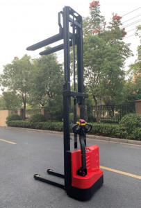 Transpalet electric 1500 kg, inaltime ridicare 3000 mm