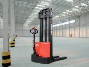 EST 122 transpalet electric cu catarg EP sarcina 1200 kg