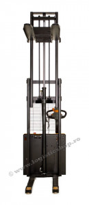 SE1525, STIVUITOR ELECTRIC, CAPACITATE 1.500 KG, INALTIME RIDICARE 2.500 MM