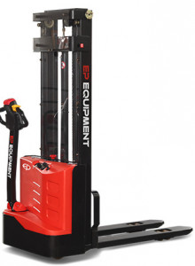 ESL 122 - 2500, TRANSPALET ELECTRIC CU CATARG MARCA "EP", ACUMULATOR LI-ION, INALTIME DE RIDICARE 2.500 MM, SARCINA MAX 1.200 KG