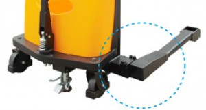 SSER1525, STIVUITOR SEMI-ELECTRIC CU PICIOARE REGLABILE EXTERIOARE PALETULUI, CAPACITATE 1.500 KG, INALTIME RIDICARE 2.500 MM