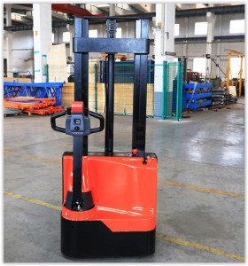 Stivuitor electric 1500 kg