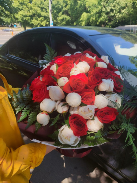 Buchet trandafiri si bujori