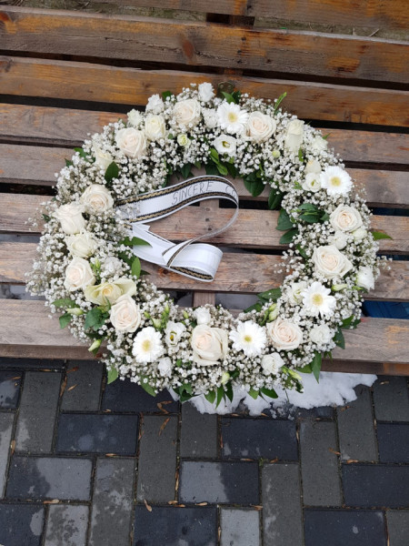 Coroana-funerară-flori-albe-naturale-50 cm