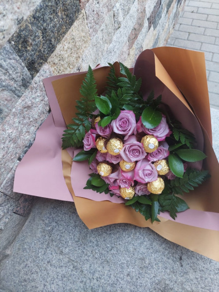 15 trandafiri surpriza