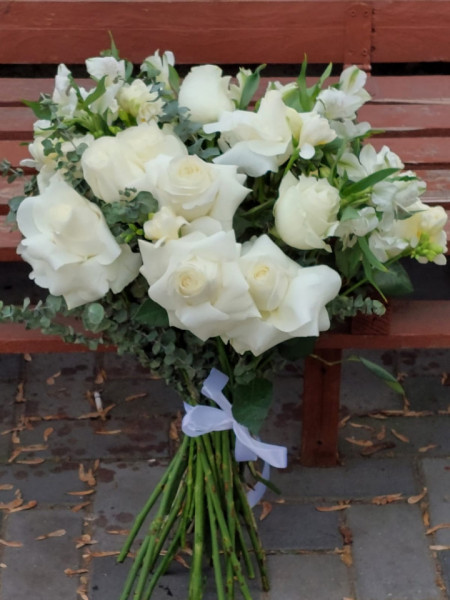 buchet trandafiri albi