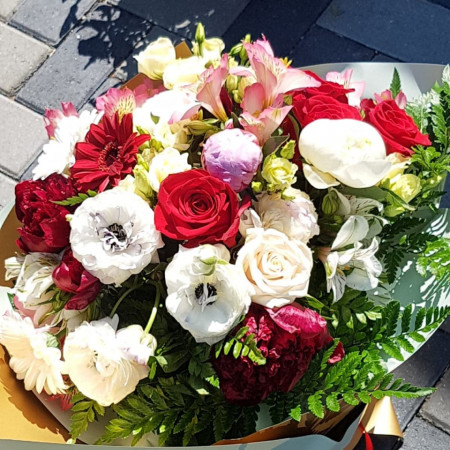 Buchet-flori-colorate-variate