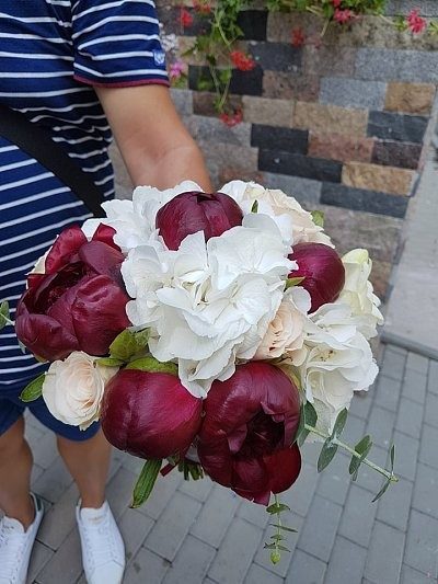 buchet-de-mireasa-cu-bujori