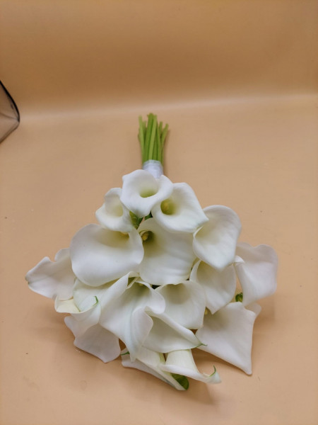Buchet de mireasa elegant cu cala