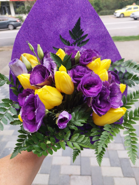 Buchet mov
