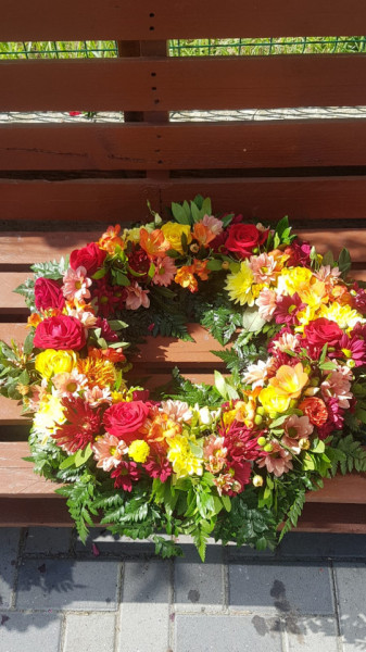 Coroana-funerara-flori-colorate-40-cm