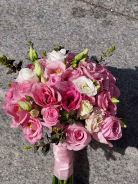 Buchet de mireasa cu trandafiri si eustoma!