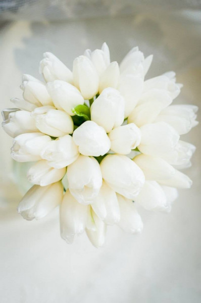 buchet de mireasa cu lalele albe