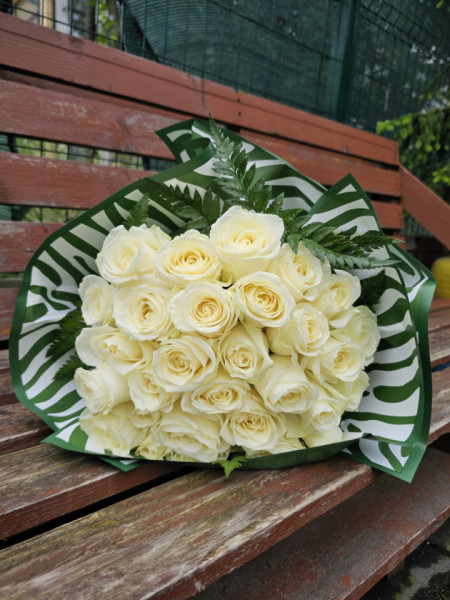 Buchet 29 trandafiri albi