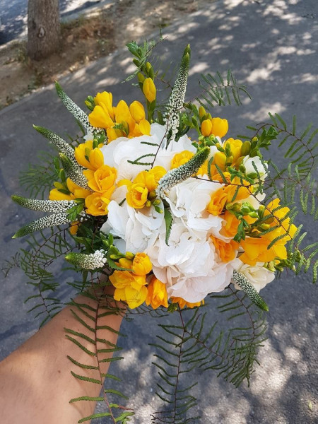 Buchet cununie cu frezii galbene