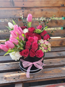 Aranjament floral in cutie