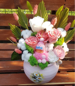 Aranjament floral cu Trandafiri criogenati in vas pictat