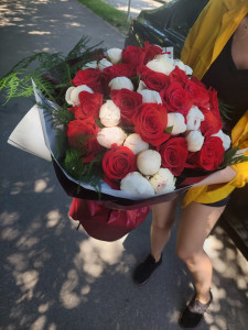 Buchet trandafiri si bujori
