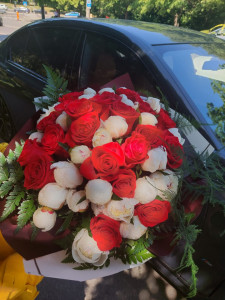 Buchet trandafiri si bujori