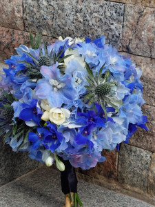 Buchet de mireasa albastru elegant
