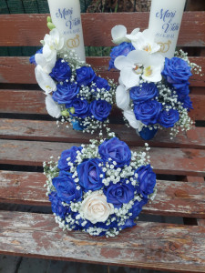 Set buchet si lumanari cu trandafiri albastri