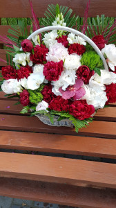 Aranjament floral în Cos cu bujori