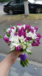 Buchet mireasa cu lalele mov