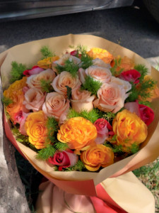 Buchet trandafiri colorati
