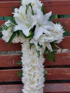 Cruce alba cu crini